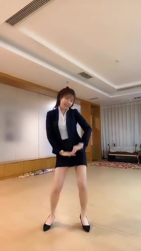 #正装#我是你的小皮呀
