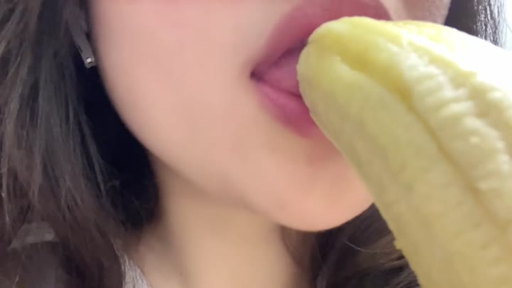 #ASMR    #软趣味zzz   吞食一整根香蕉