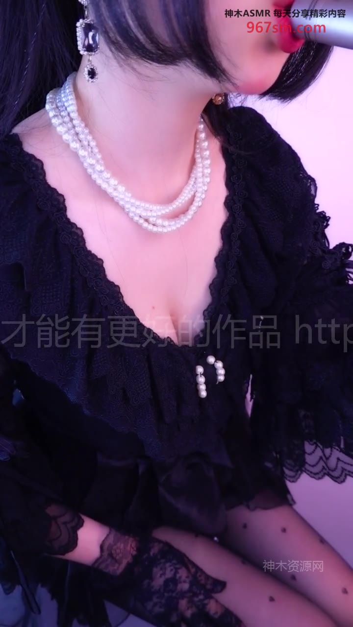 #小羊喵 寒冷冬日,让全黑小羊温暖哥哥的心房