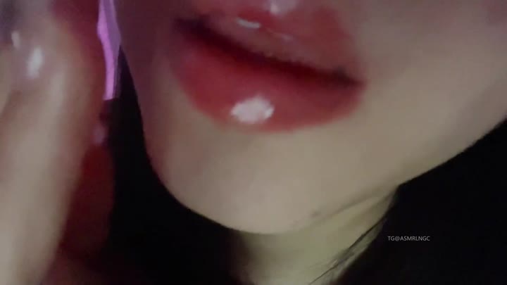 #困困不困 湿润舔屏