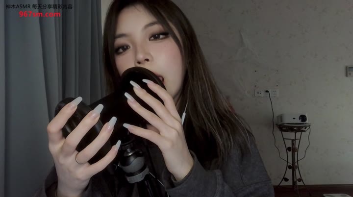 #ASMR  #豆沙包好次吗   舔耳