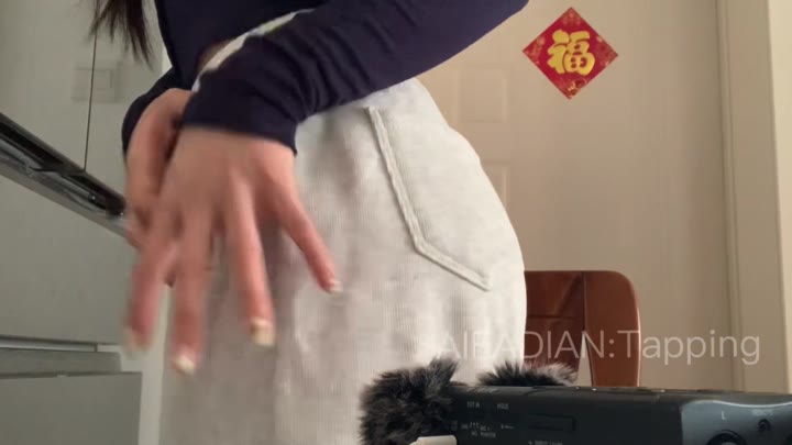 #Tapping 抓挠 吃水果