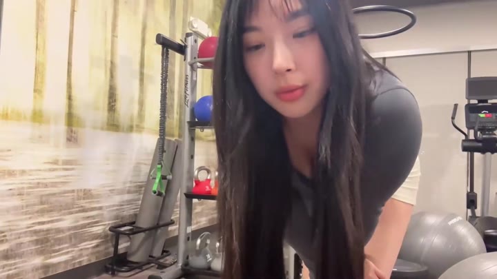 onlyfans高颜值人气韩国正妹「Elle Lee」 可爱的韩国女孩在健身房做爱 #ElleLee #onlyfans #asiancoupleuwu