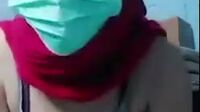 Bokep Indo Hijab Merah Remas Toket Live