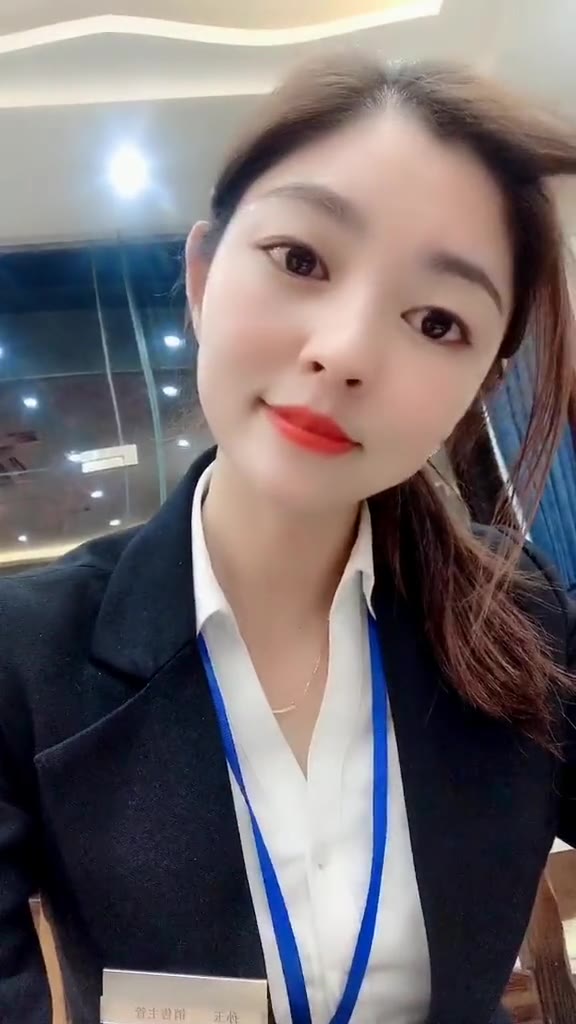 #正装#都在说一个眼神可以看出一个女人的一生，想