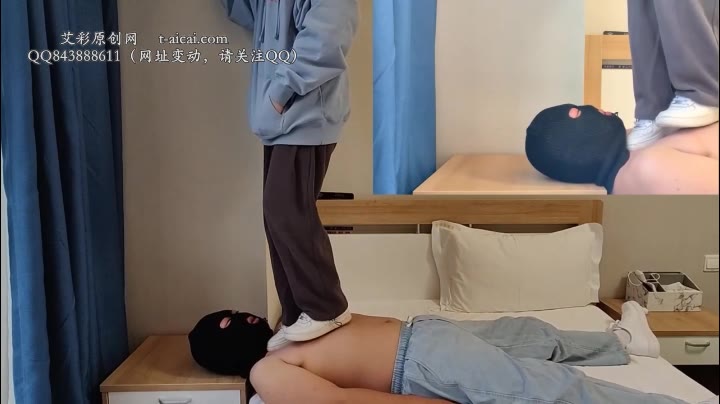 00后 小彤 放假玩哥哥 全体重 踩脸 吃脏鞋 踩的 踩踏 食物