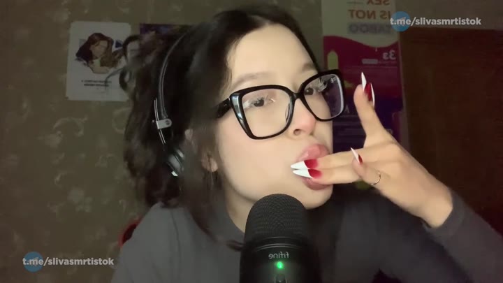 #LezzyBunny - ASMR wet SUCKING & LICKING finger & mic👅💦✌🏻 - Lezzy Bunny
