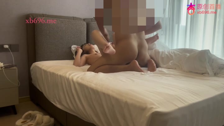 【杏吧探花】#杏吧建材王哥 4 - 网约了个白白净净的妹子，冷白皮黑长直的头发，声音甜美身材比例完美，后入小穴清晰可见