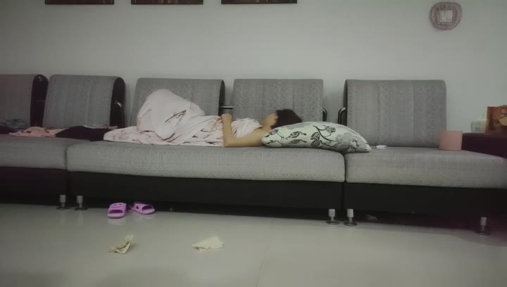 【探花精选】清纯漂亮外围女神，小伙爱抚胴体好激动，抱起抽插把妹子干瘫
