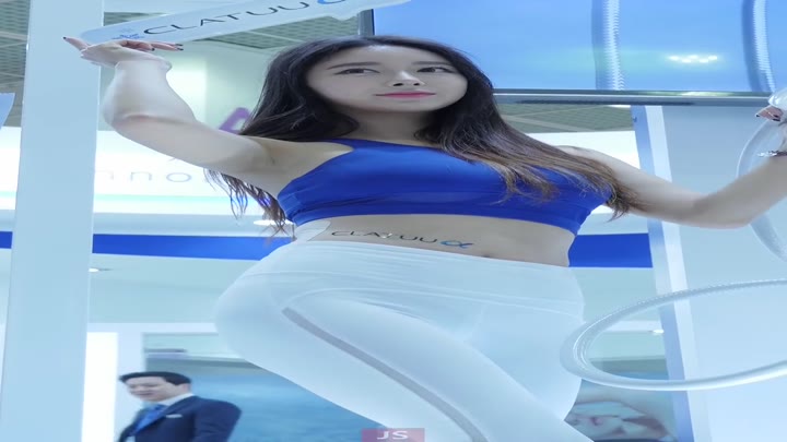 韩国商场紧身裤促销美女现场实拍