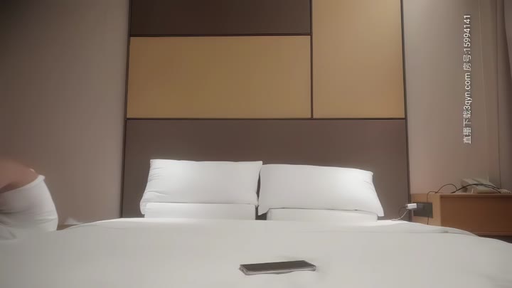 【#午夜寻花】极品吊带灰衣妹，怀疑午夜在拍黄片