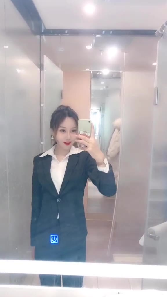 #正装#我太爱跳舞了，上个厕所也要偷偷摇一下！