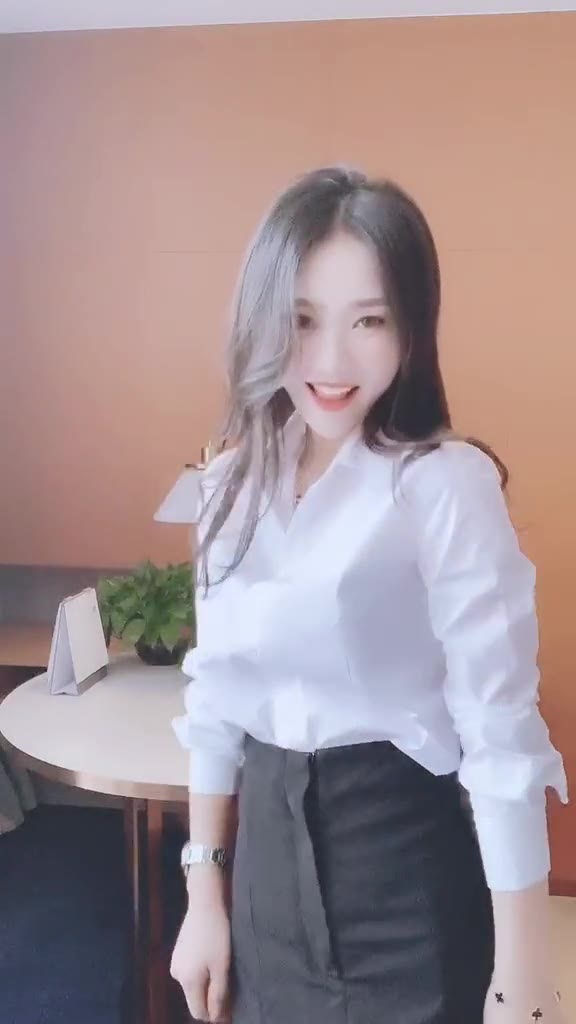 #正装#穿职业装不一定是卖车的哦，猜对我的职业
