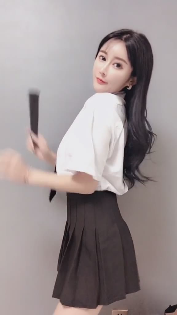 #正装#你喜欢我的可爱，还是喜欢我的性感@抖