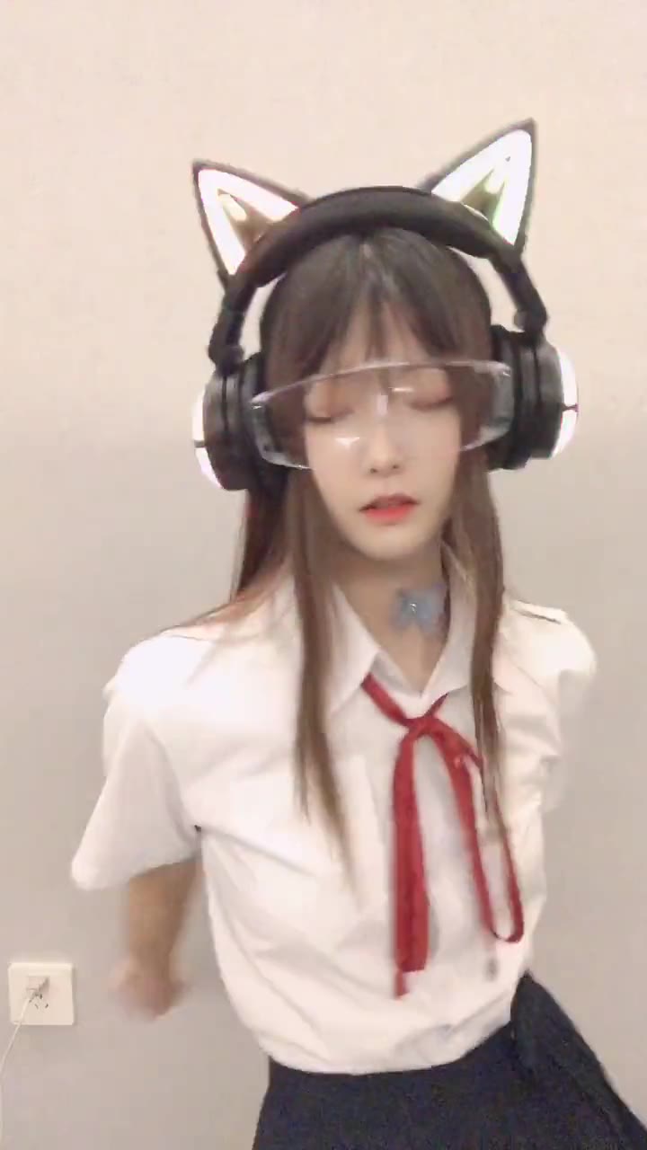 #正装#同学们注意，我要变形了  @DOU+小助