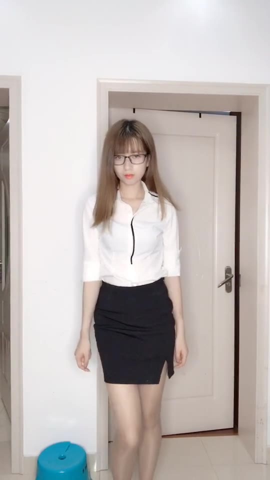 #正装#开学了，广播操会做吗？近视眼镜有点反光了