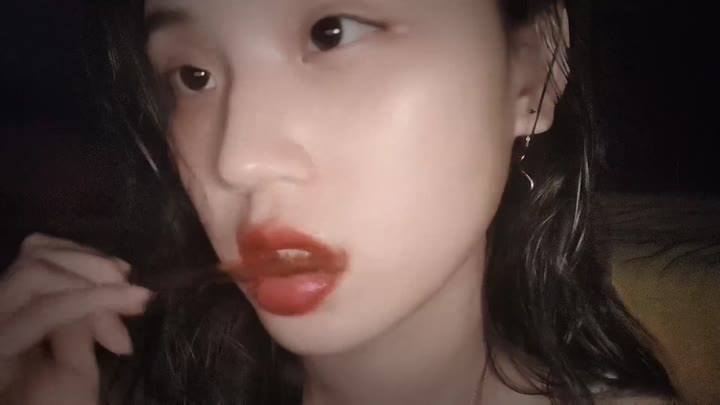 #ASMR    #钰钰璟    啃玻璃吸管