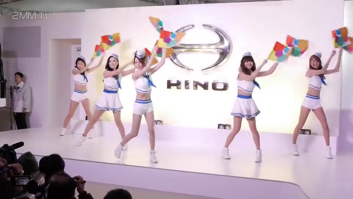 Showgirl 92-2014Tokyo Auto Salon – HINO – Sailor Dance (2)