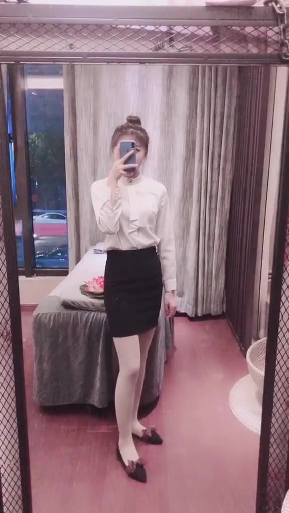 #正装#刚开完会，回来继续上班