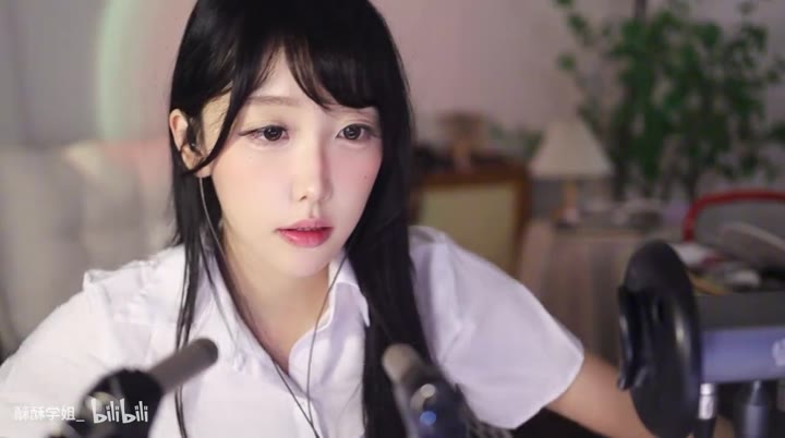 #酥酥学姐【视频】治疗免疫的划杆杆（这期终于化了一个像样的妆！酥酥是典型的亚洲人长相，船长之前玩AI的时候还换过酥酥的脸（不是你们想的那种换脸），她之前的妆真的惨不忍睹）