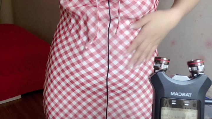 #小鱼晕晕要睡觉 红白格吊带长裙