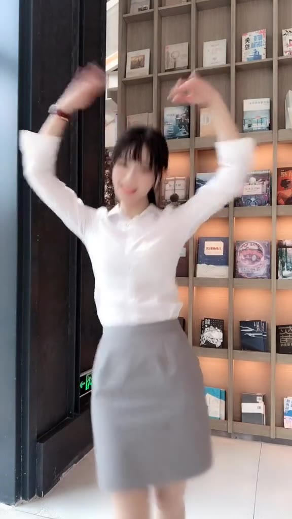 #正装#中午没有客户，领导在休息，应该没人发现我