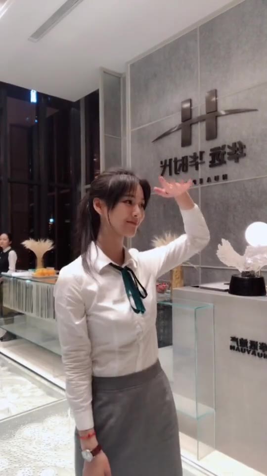 #正装#别人约会，我加班…………@抖音小助手 情