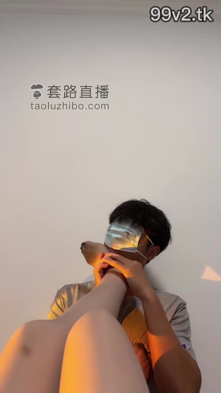 #木秋夜深了--灰色袜袜森猴沉浸式吃脚(高清)时长57min灰色袜袜体育生沉浸式舔脚(1)
