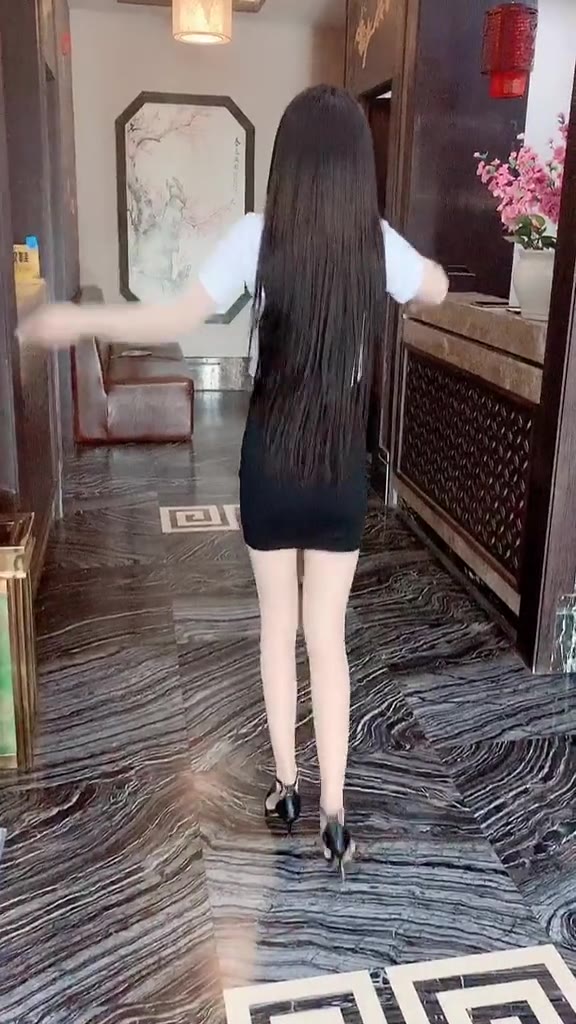 #正装#请问带我这样的女朋友出门，你会让我坐旁边