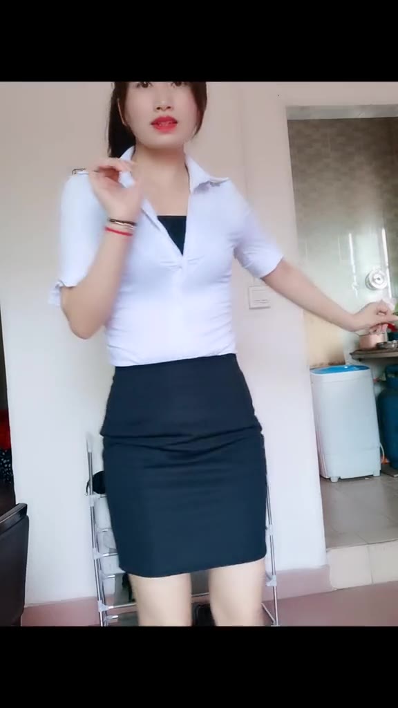 #正装#下午好，不漂亮但一定善良，不会说话但一定